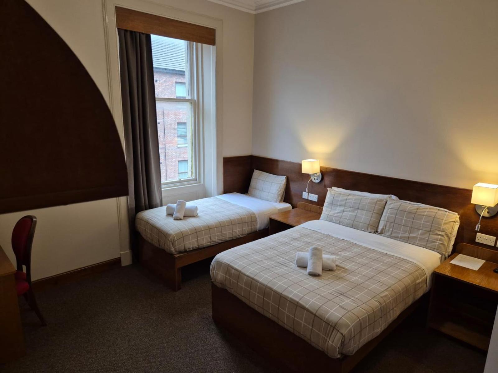 Douglas Hotel — Photos 2